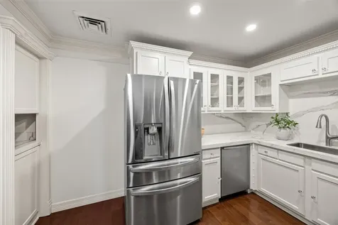 3711 San Felipe Street 6c Houston TX 77027