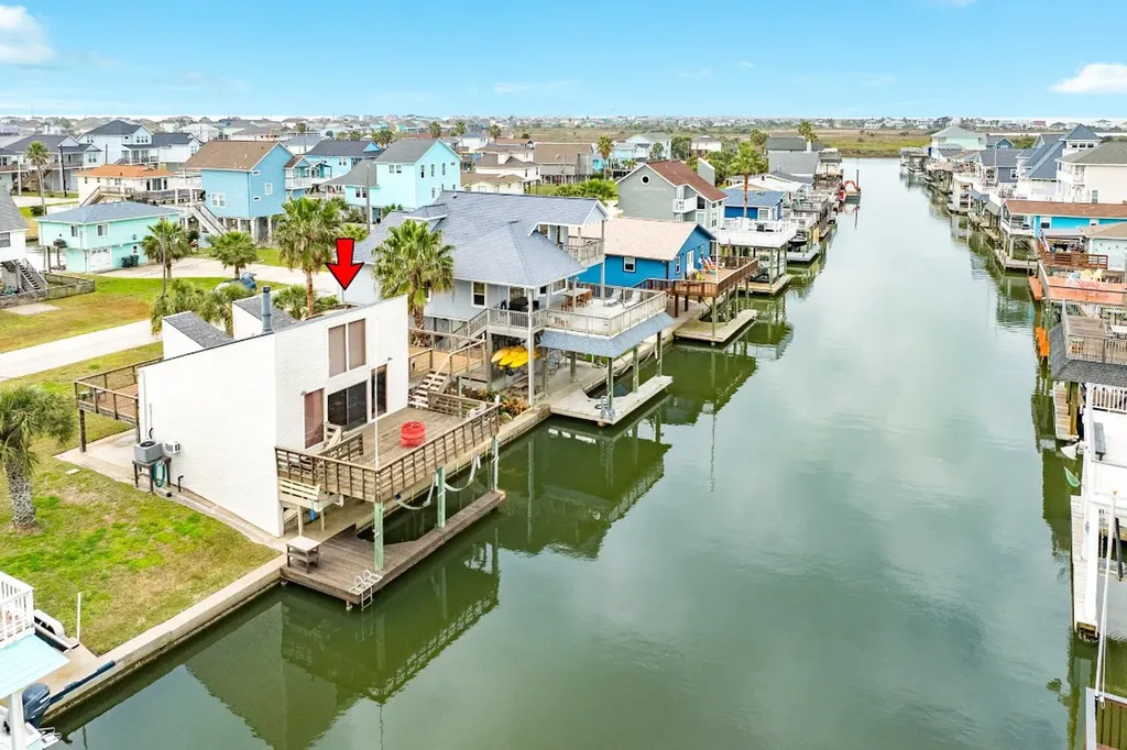 22814 Vida Street Galveston TX 77554