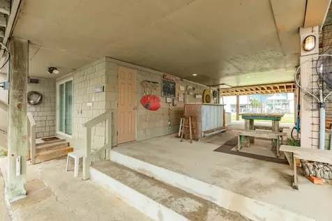 22814 Vida Street Galveston TX 77554