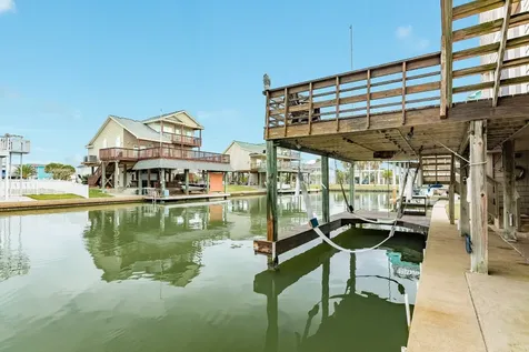 22814 Vida Street Galveston TX 77554