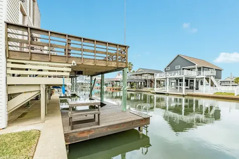 22814 Vida Street Galveston TX 77554