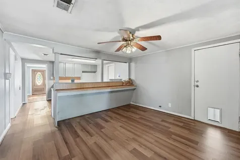 509 W Oak Street Highlands TX 77562
