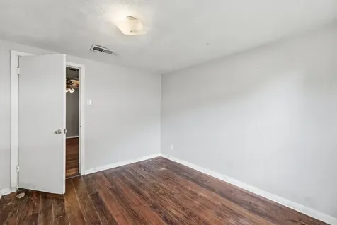 509 W Oak Street Highlands TX 77562