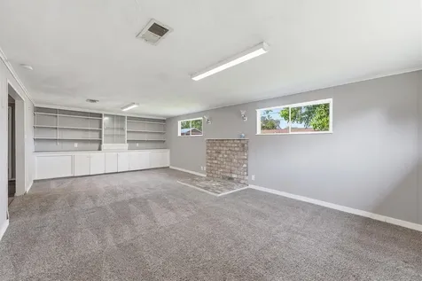 509 W Oak Street Highlands TX 77562