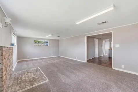 509 W Oak Street Highlands TX 77562