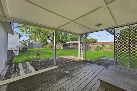 509 W Oak Street Highlands TX 77562