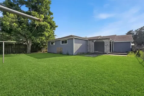 509 W Oak Street Highlands TX 77562
