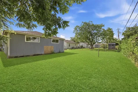 509 W Oak Street Highlands TX 77562
