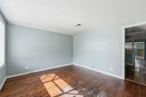 509 W Oak Street Highlands TX 77562
