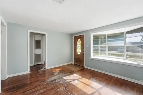 509 W Oak Street Highlands TX 77562