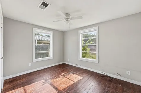 509 W Oak Street Highlands TX 77562