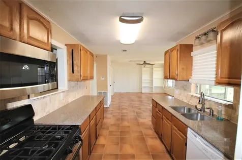5504 Valerie Street Houston TX 77081