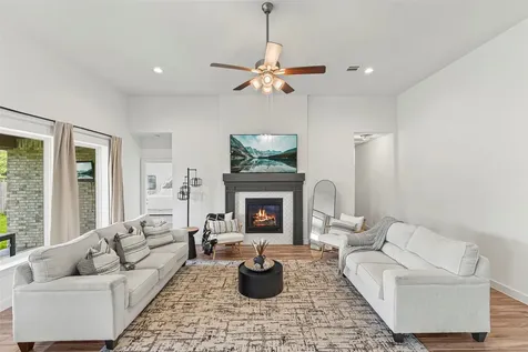 7823 Leighton Trail Pasadena TX 77505