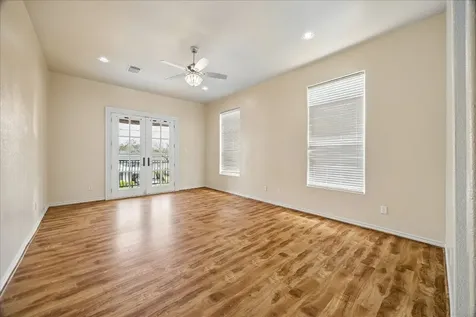5027 Creekmont Drive Houston TX 77091