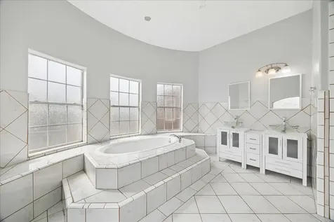 5027 Creekmont Drive Houston TX 77091