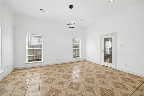 5027 Creekmont Drive Houston TX 77091