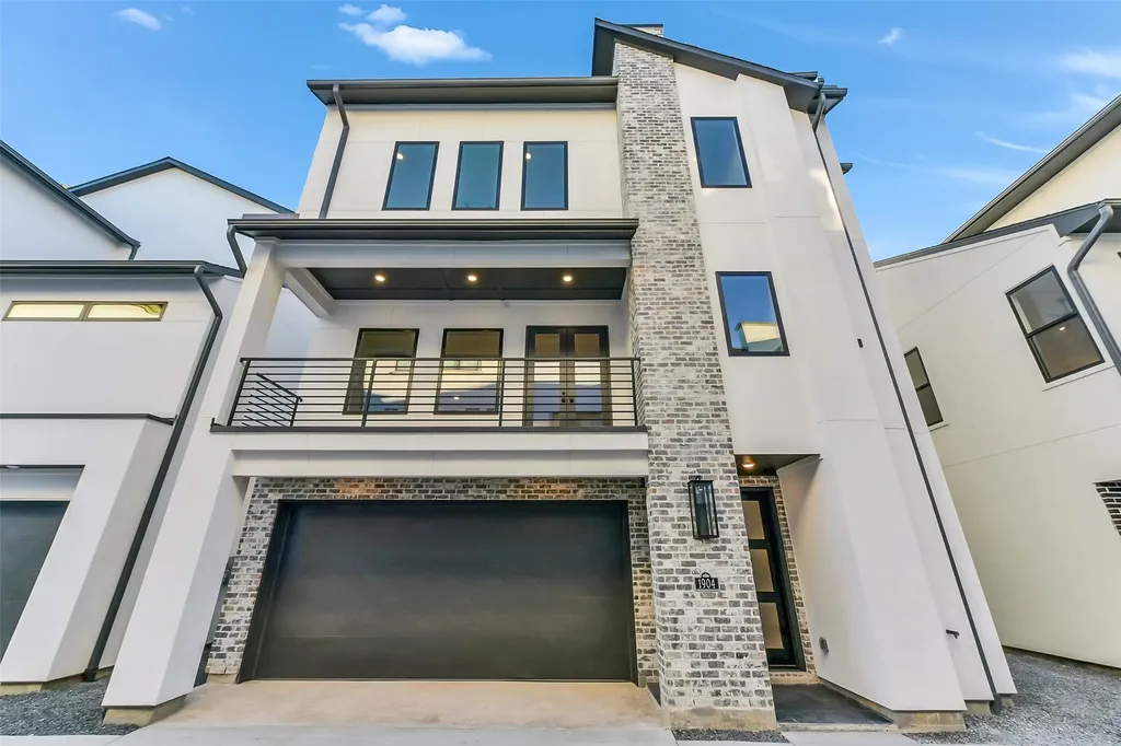 1904 Nantucket Drive Houston TX 77057