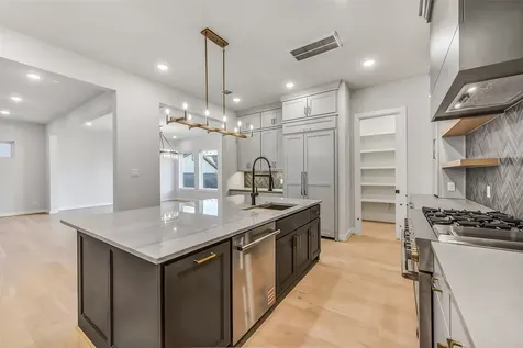 1904 Nantucket Drive Houston TX 77057