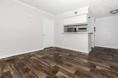 10402 Sandpiper Drive 13-200 Houston TX 77096