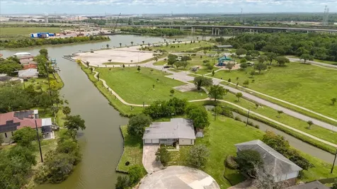 2211 Bonita Way Baytown TX 77520