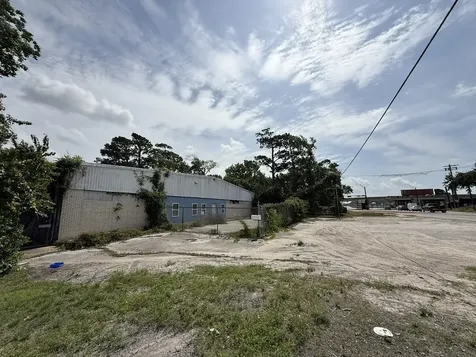 1922 W Main Street Baytown TX 77520