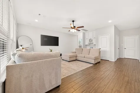 5134 Aedan Oak Street Houston TX 77018