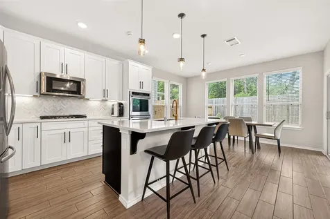 5134 Aedan Oak Street Houston TX 77018
