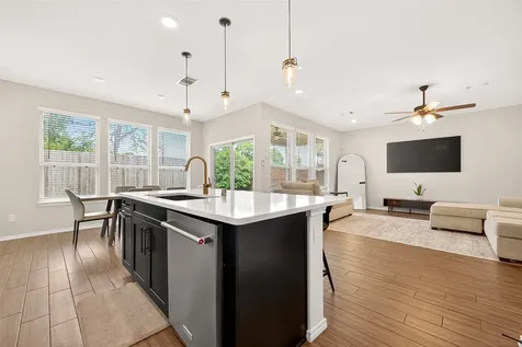 5134 Aedan Oak Street Houston TX 77018