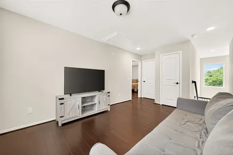 5134 Aedan Oak Street Houston TX 77018