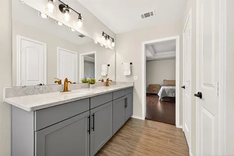5134 Aedan Oak Street Houston TX 77018