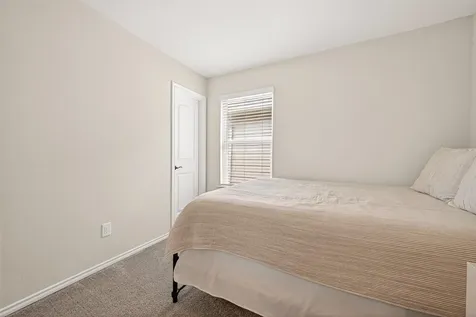 5134 Aedan Oak Street Houston TX 77018