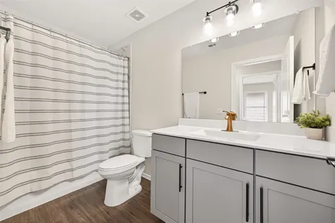 5134 Aedan Oak Street Houston TX 77018