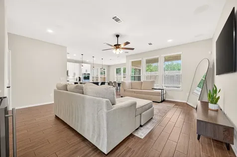 5134 Aedan Oak Street Houston TX 77018