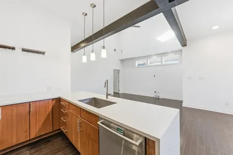 5905 Kiam Street B Houston TX 77007