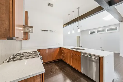 5905 Kiam Street B Houston TX 77007