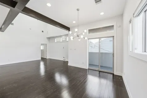 5905 Kiam Street B Houston TX 77007