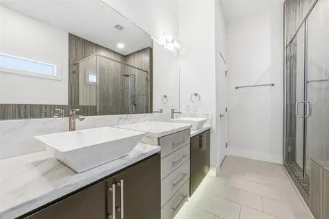 5905 Kiam Street B Houston TX 77007