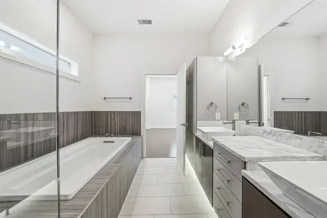 5905 Kiam Street B Houston TX 77007