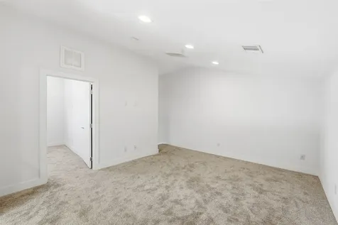 5905 Kiam Street B Houston TX 77007