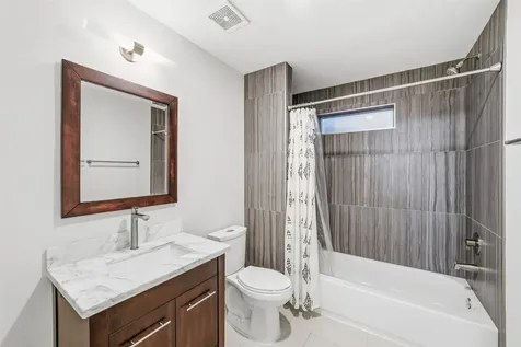 5905 Kiam Street B Houston TX 77007