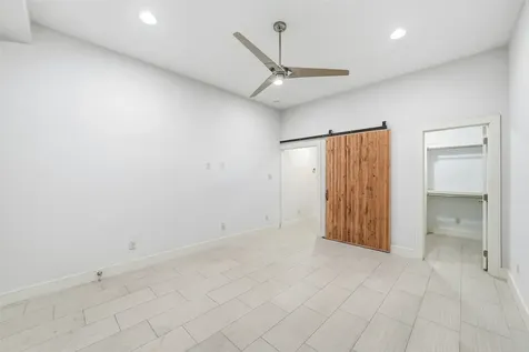 5905 Kiam Street B Houston TX 77007