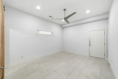 5905 Kiam Street B Houston TX 77007