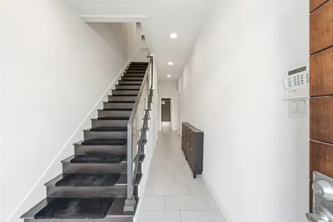 5905 Kiam Street B Houston TX 77007
