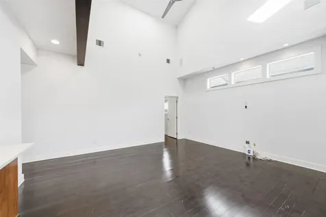 5905 Kiam Street B Houston TX 77007