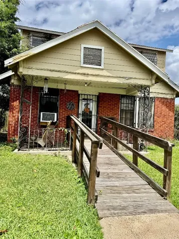 105 Dresden Street Houston TX 77012