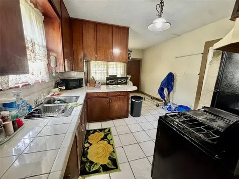 105 Dresden Street Houston TX 77012