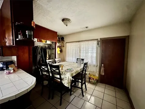 105 Dresden Street Houston TX 77012