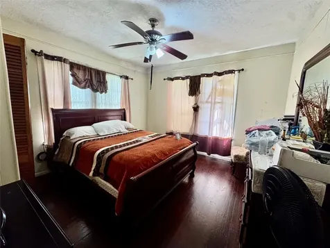 105 Dresden Street Houston TX 77012