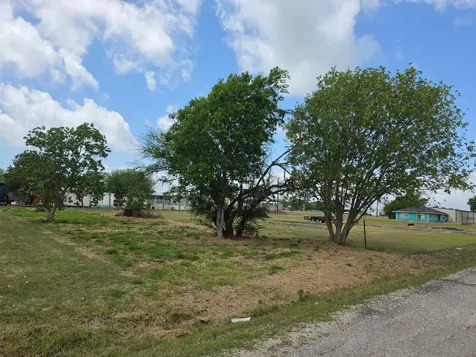 1105 W Cleveland Avenue Seadrift TX 77983