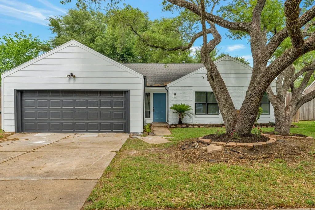 1615 Sleepy Hollow Drive Pearland TX 77581